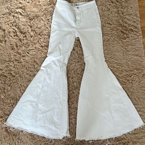 Super cute bell bottom jeans. Free people